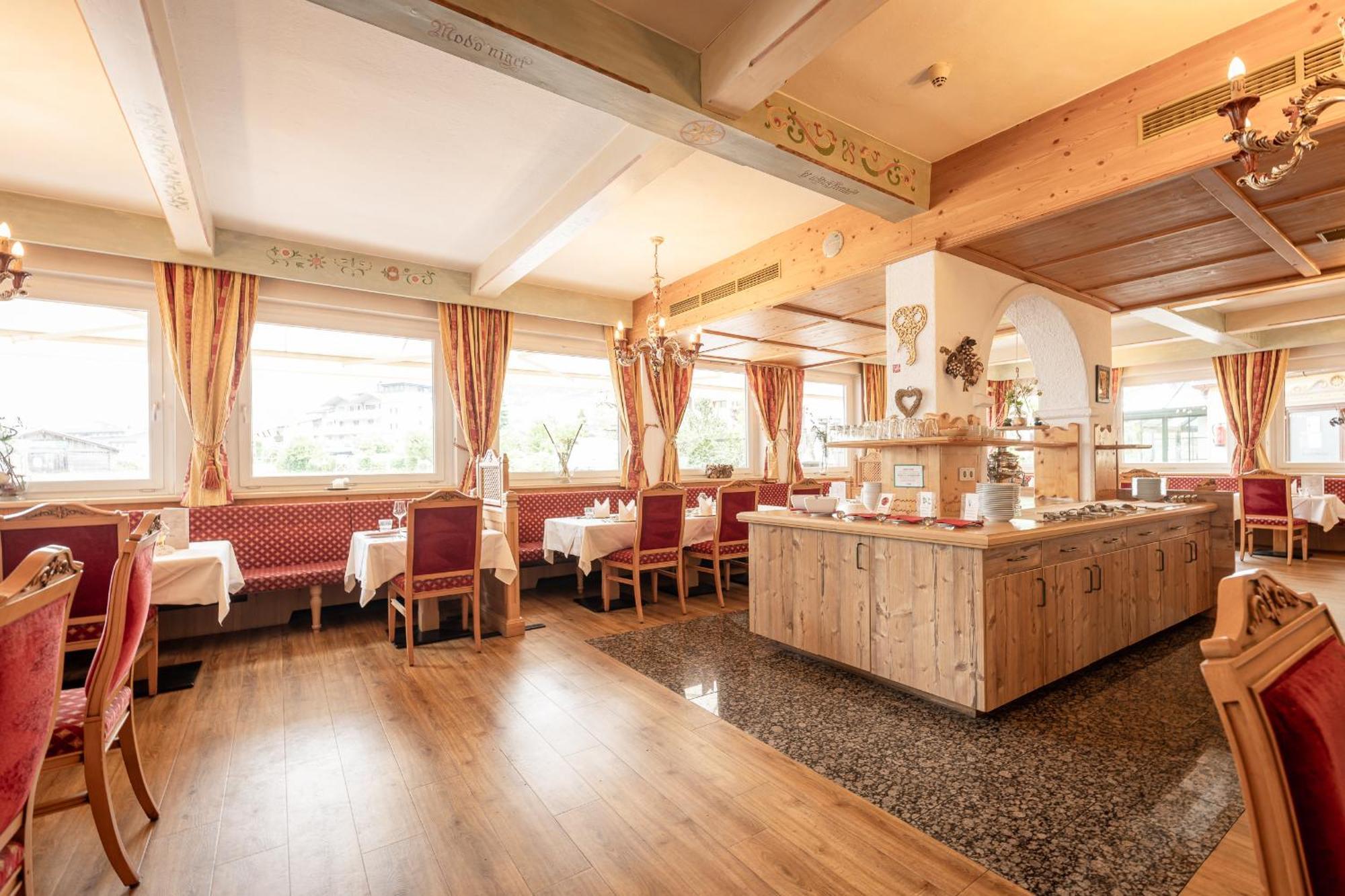 Hotel Berghof Нойштифт-им-Штубайталь Экстерьер фото