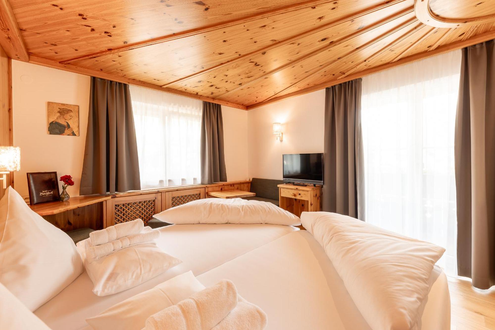 Hotel Berghof Нойштифт-им-Штубайталь Экстерьер фото