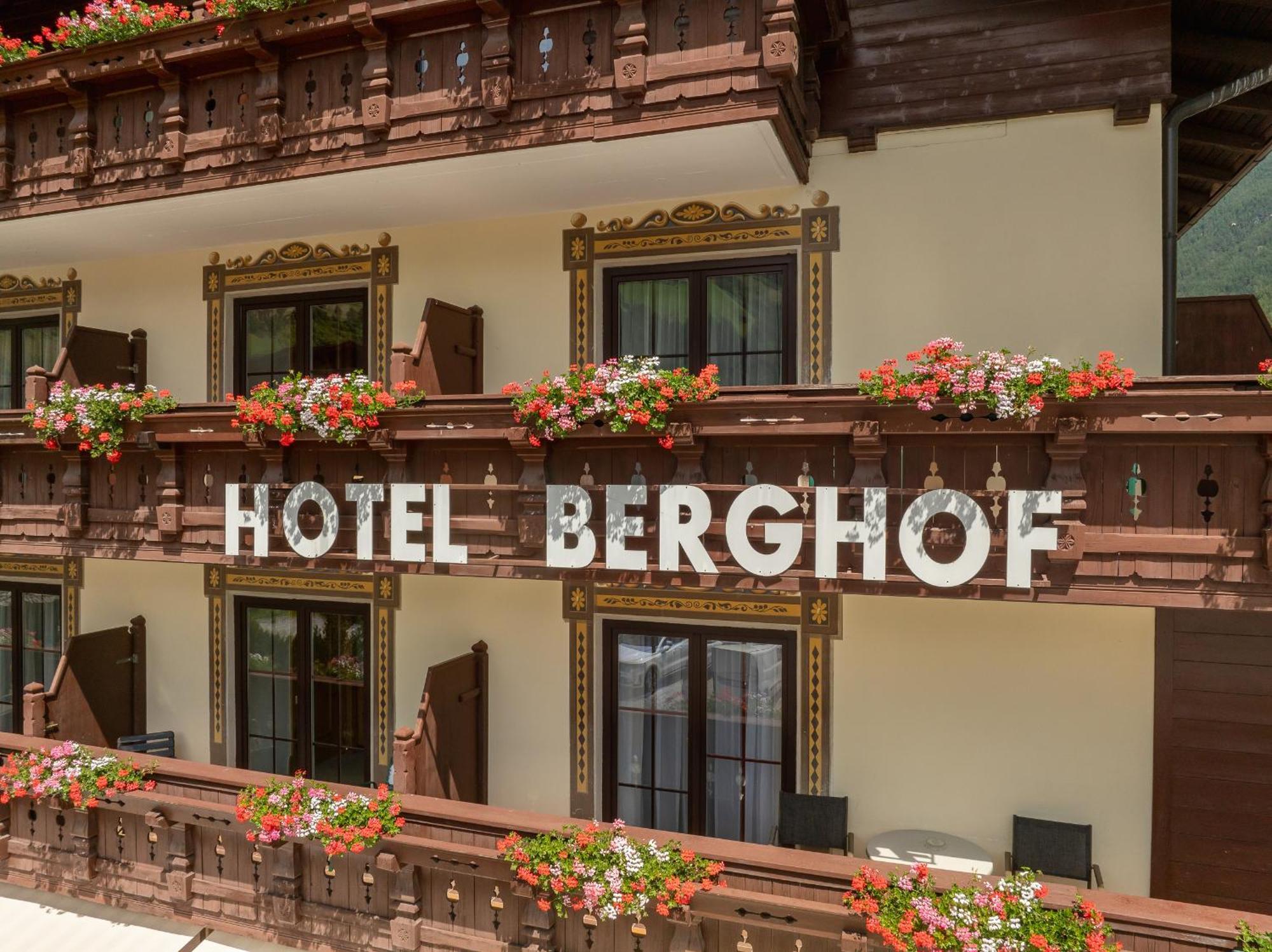 Hotel Berghof Нойштифт-им-Штубайталь Экстерьер фото