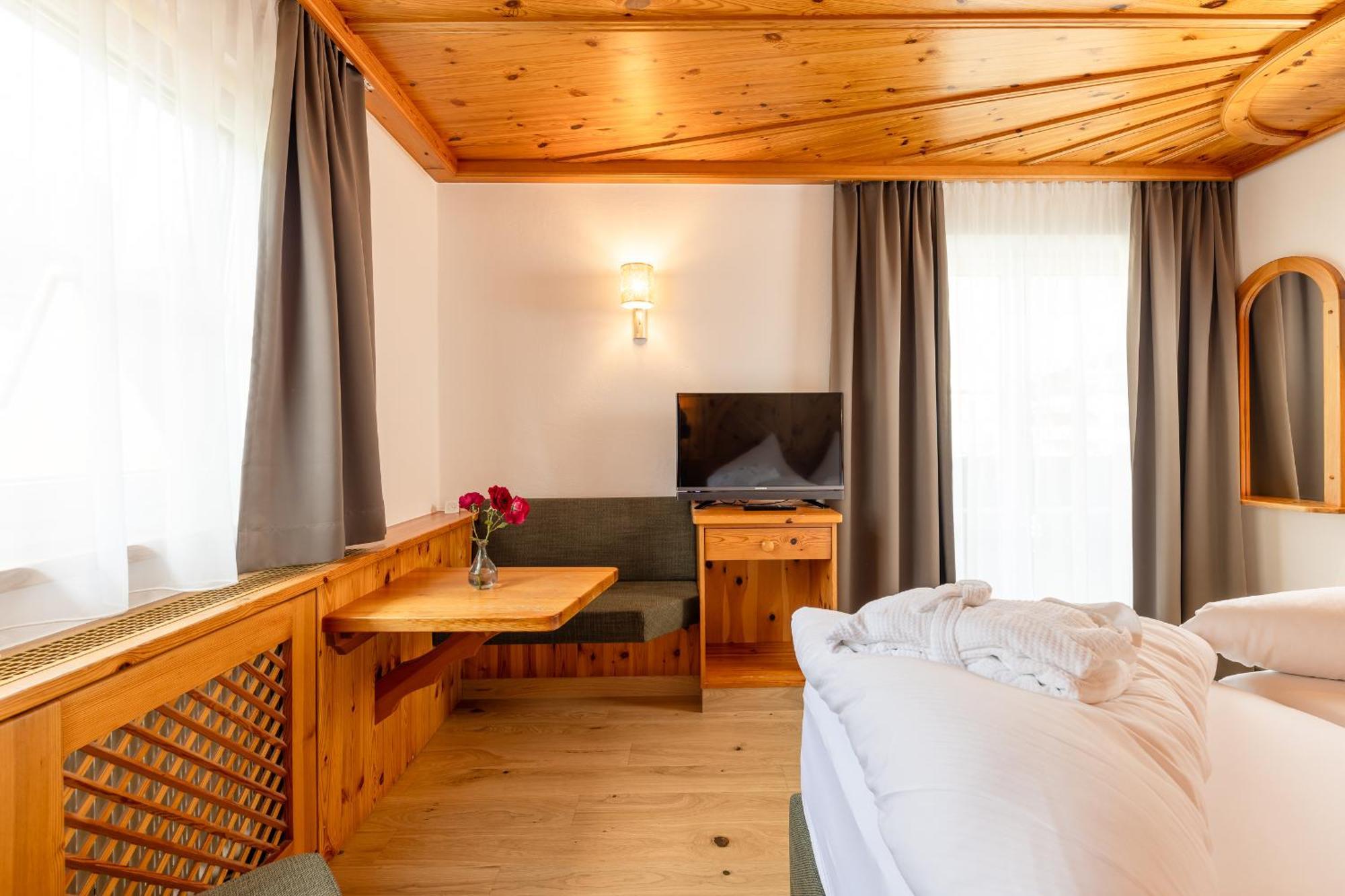 Hotel Berghof Нойштифт-им-Штубайталь Экстерьер фото