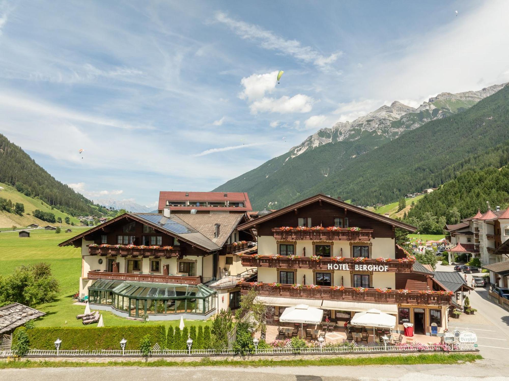 Hotel Berghof Нойштифт-им-Штубайталь Экстерьер фото