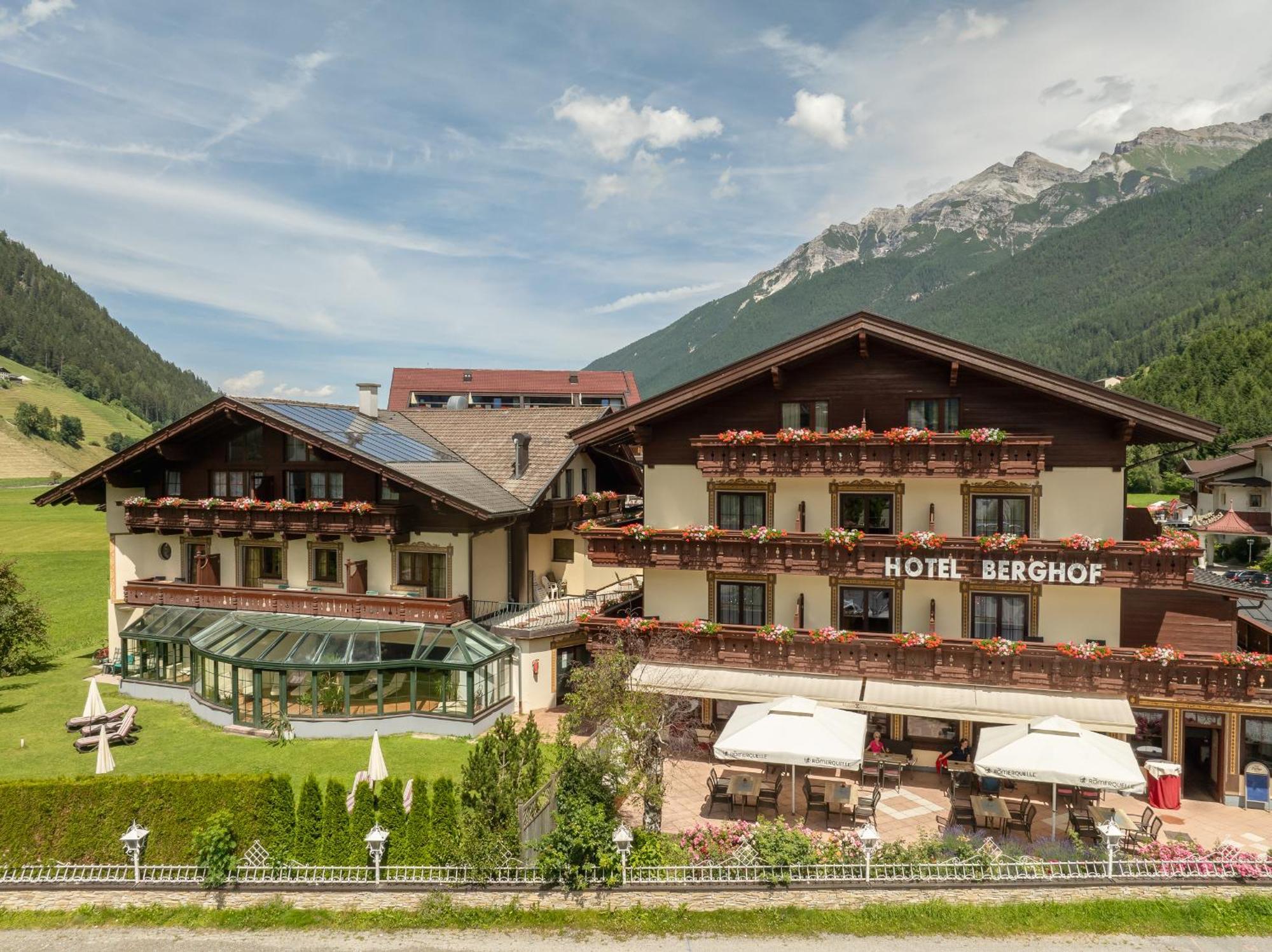Hotel Berghof Нойштифт-им-Штубайталь Экстерьер фото