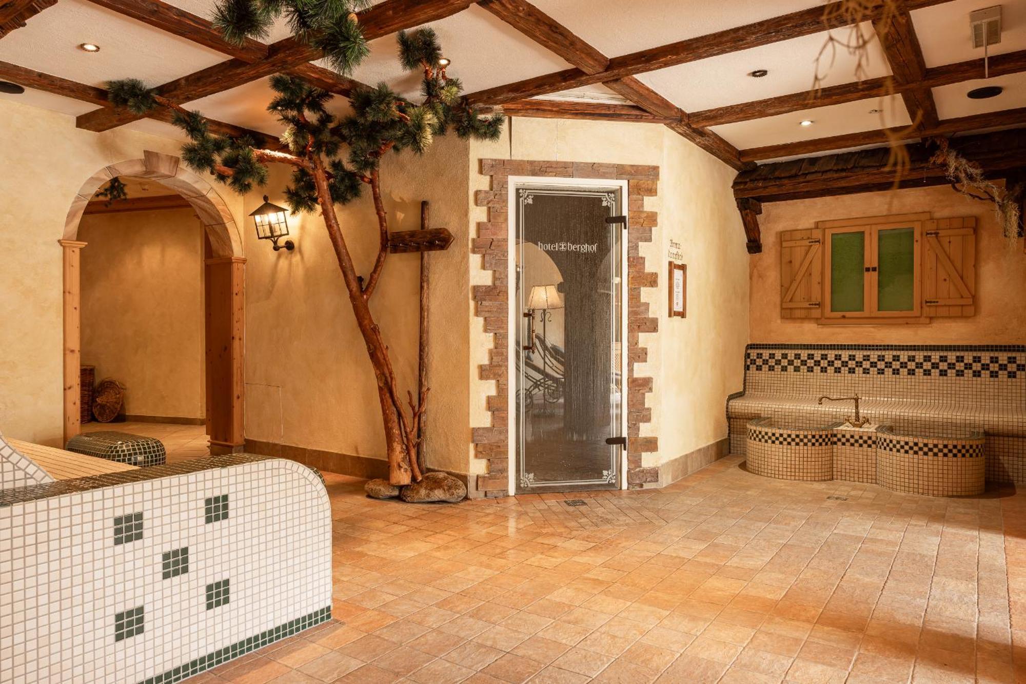 Hotel Berghof Нойштифт-им-Штубайталь Экстерьер фото