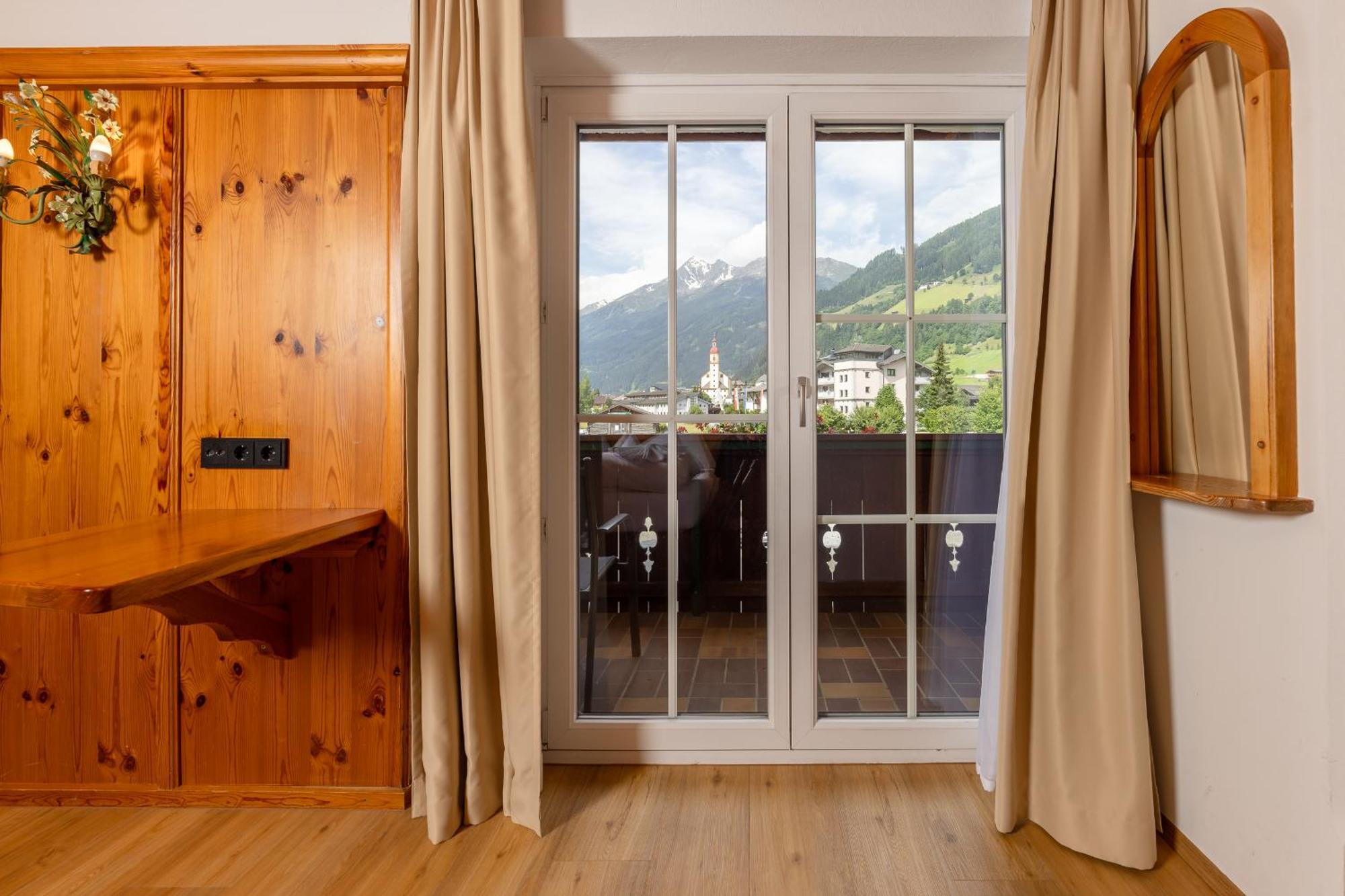 Hotel Berghof Нойштифт-им-Штубайталь Экстерьер фото