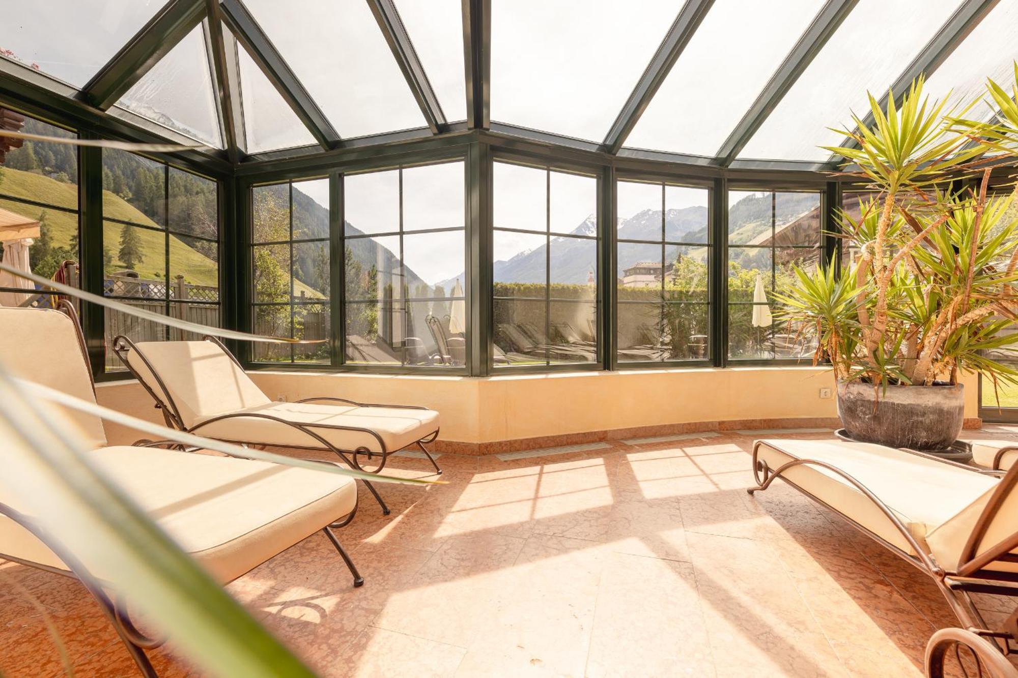 Hotel Berghof Нойштифт-им-Штубайталь Экстерьер фото