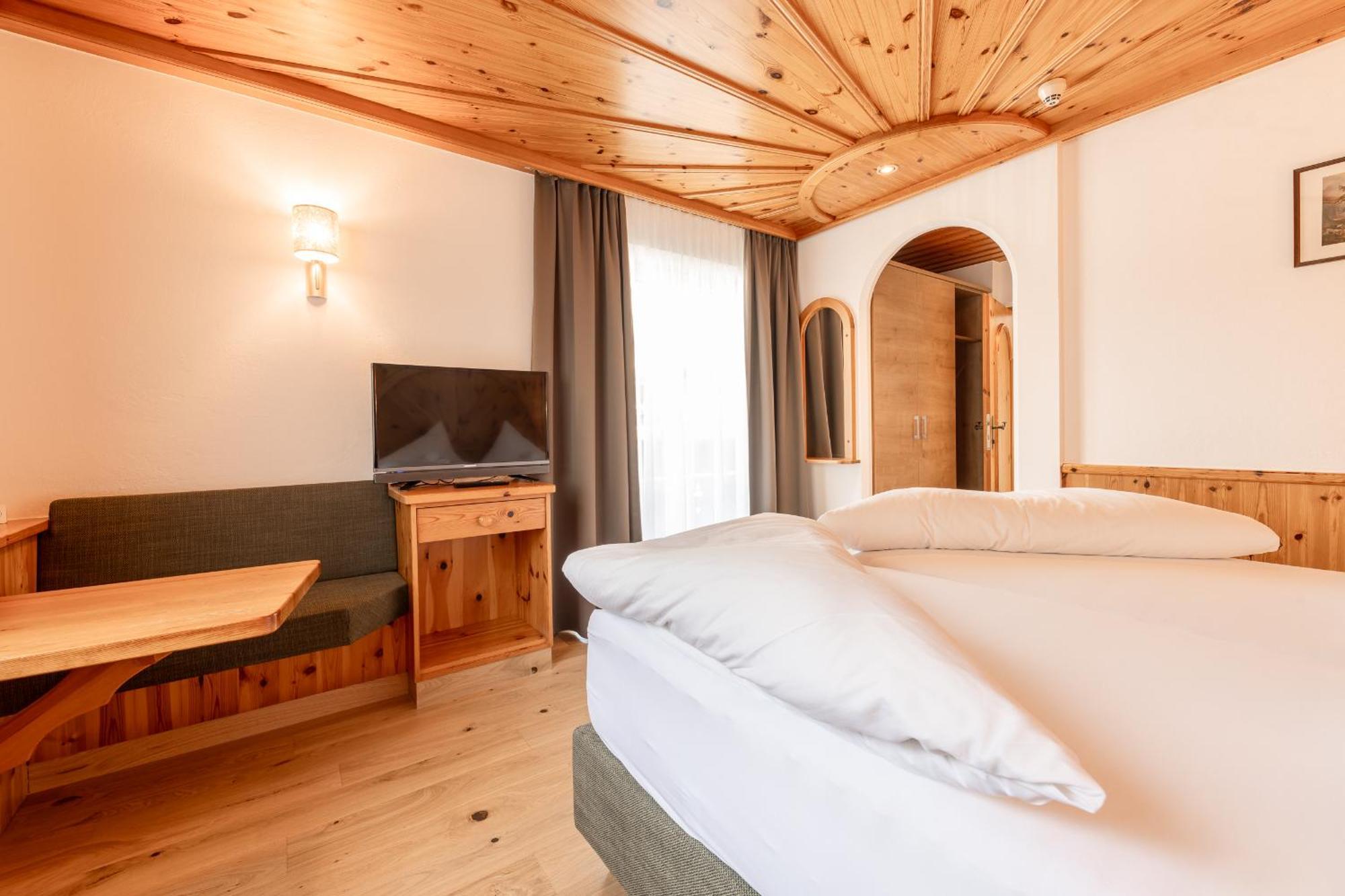 Hotel Berghof Нойштифт-им-Штубайталь Экстерьер фото