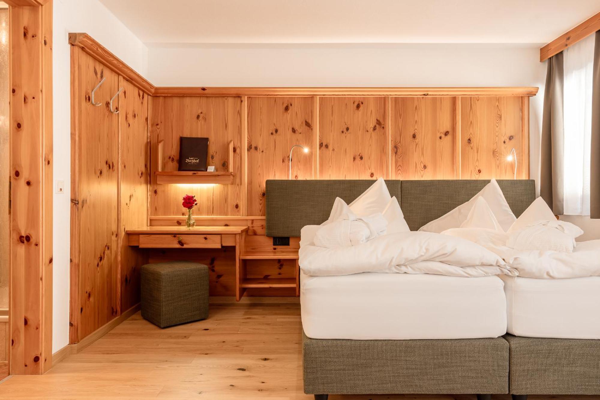 Hotel Berghof Нойштифт-им-Штубайталь Экстерьер фото
